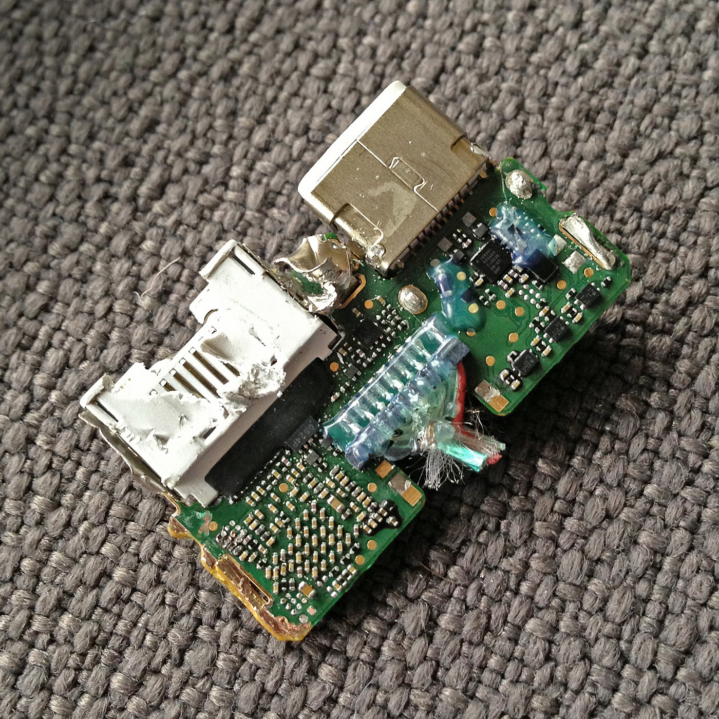 Panic Blog » The Lightning Digital AV Adapter Surprise